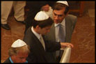 In Advance of Yom Kippur, Congregants Embrace Concept of Free Services